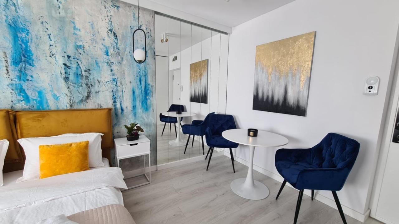 Government Deluxe Studio By Magic Apartments Bukares Bagian luar foto