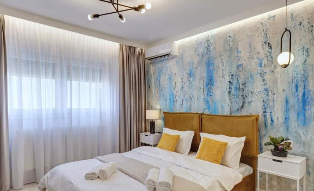 Government Deluxe Studio By Magic Apartments Bukares Bagian luar foto