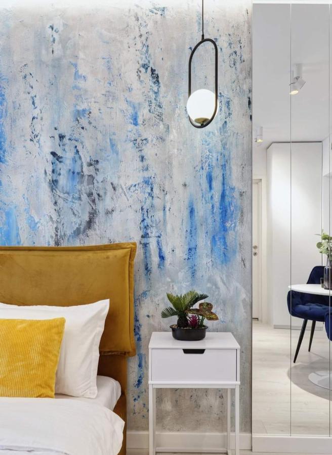 Government Deluxe Studio By Magic Apartments Bukares Bagian luar foto