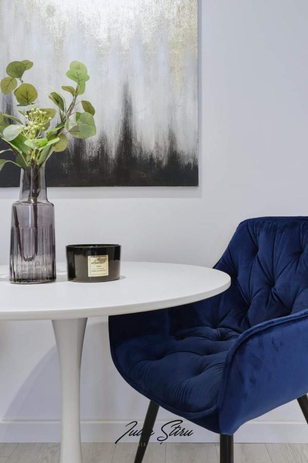 Government Deluxe Studio By Magic Apartments Bukares Bagian luar foto