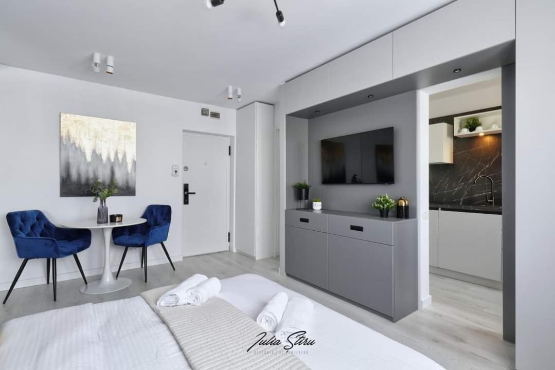 Government Deluxe Studio By Magic Apartments Bukares Bagian luar foto
